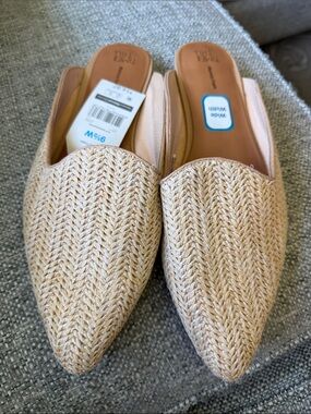 Time and Tru Natural Beige Woven Pointed-Toe Flat Mule  Size 9.5 Wide